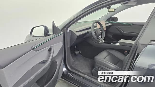 2025 Tesla Model Y RWD Sold VIN LRWYGCFJ1SC162377 – interior seats 2025 Tesla Model Y RWD Sold VIN LRWYGCFJ1SC162377 – interior seats