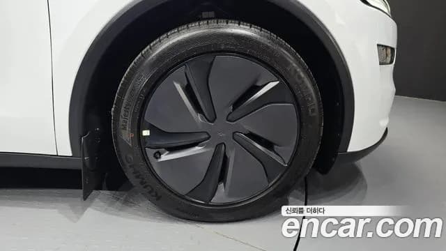 2025 Tesla Model Y RWD Sold VIN LRWYGCFJ3SC045433 – interior seats 2025 Tesla Model Y RWD Sold VIN LRWYGCFJ3SC045433 – interior seats