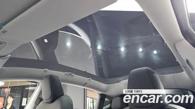2025 Tesla Model Y RWD Sold VIN LRWYGCFJ5SC063979 – interior seats 2025 Tesla Model Y RWD Sold VIN LRWYGCFJ5SC063979 – interior seats