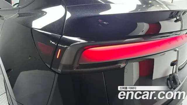 2025 Tesla Model Y RWD Sold VIN LRWYGCFJ6SC229491 – side profile 2025 Tesla Model Y RWD Sold VIN LRWYGCFJ6SC229491 – side profile