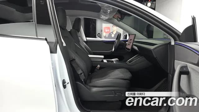 2025 Tesla Model Y RWD Sold VIN LRWYGCFJXSC054890 – interior seats 2025 Tesla Model Y RWD Sold VIN LRWYGCFJXSC054890 – interior seats