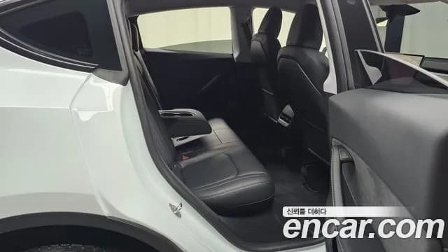 2024 Tesla Model Y RWD Sold VIN LRWYGCFS4RC565837 – interior seats 2024 Tesla Model Y RWD Sold VIN LRWYGCFS4RC565837 – interior seats