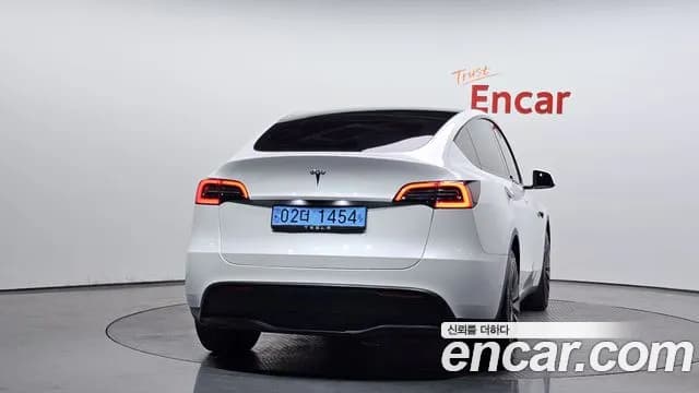 2023 Tesla Model Y RWD Sold VIN LRWYGCFS5PC073735 – trunk area 2023 Tesla Model Y RWD Sold VIN LRWYGCFS5PC073735 – trunk area