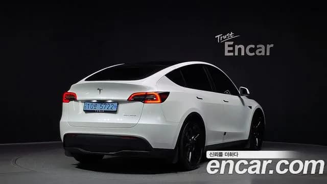 2024 Tesla Model Y RWD Sold VIN LRWYGCFS5RC425439 – trunk area 2024 Tesla Model Y RWD Sold VIN LRWYGCFS5RC425439 – trunk area