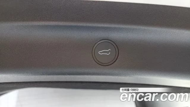 2025 Tesla Model Y RWD Sold VIN LRWYGCFS5SC809677 – interior seats 2025 Tesla Model Y RWD Sold VIN LRWYGCFS5SC809677 – interior seats