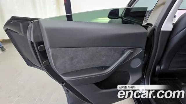 2025 Tesla Model Y RWD Sold VIN LRWYGCFS6SC932663 – front exterior 2025 Tesla Model Y RWD Sold VIN LRWYGCFS6SC932663 – front exterior