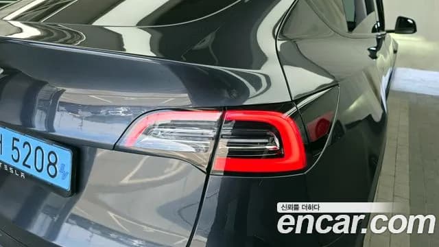 2025 Tesla Model Y RWD Sold VIN LRWYGCFS6SC932663 – trunk area 2025 Tesla Model Y RWD Sold VIN LRWYGCFS6SC932663 – trunk area
