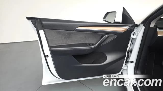 2024 Tesla Model Y RWD Sold VIN LRWYGCFS7RC425765 – interior seats 2024 Tesla Model Y RWD Sold VIN LRWYGCFS7RC425765 – interior seats