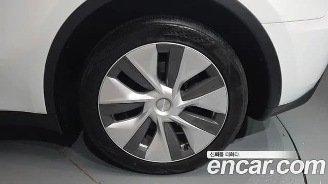 2024 Tesla Model Y RWD Sold VIN LRWYGCFS7RC425765 – trunk area 2024 Tesla Model Y RWD Sold VIN LRWYGCFS7RC425765 – trunk area