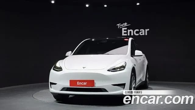 2024 Tesla Model Y RWD Sold VIN LRWYGCFSXRC206749 – interior seats 2024 Tesla Model Y RWD Sold VIN LRWYGCFSXRC206749 – interior seats