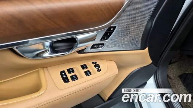 2019 Volvo S90 T5 Inscription Sold VIN LVYPS102DKP066372 – exterior detail 2019 Volvo S90 T5 Inscription Sold VIN LVYPS102DKP066372 – exterior detail