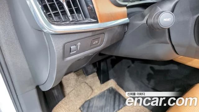 2019 Volvo S90 T5 Inscription Sold VIN LVYPS102DKP066372 – trunk area 2019 Volvo S90 T5 Inscription Sold VIN LVYPS102DKP066372 – trunk area