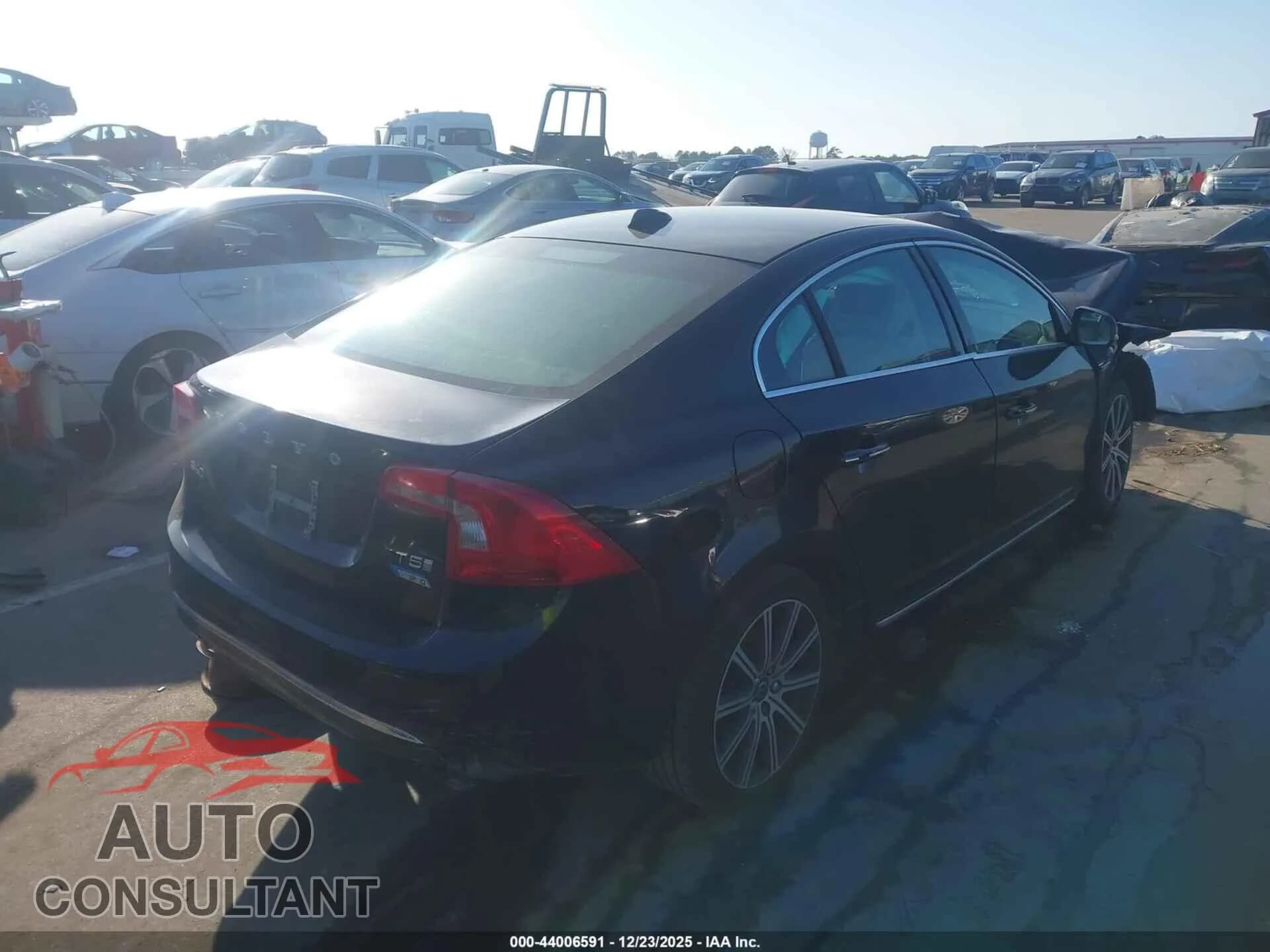 2017 VOLVO S60 INSCRIPTION Damaged VIN LYV402HM8HB126951 – dashboard 2017 VOLVO S60 INSCRIPTION Damaged VIN LYV402HM8HB126951 – dashboard