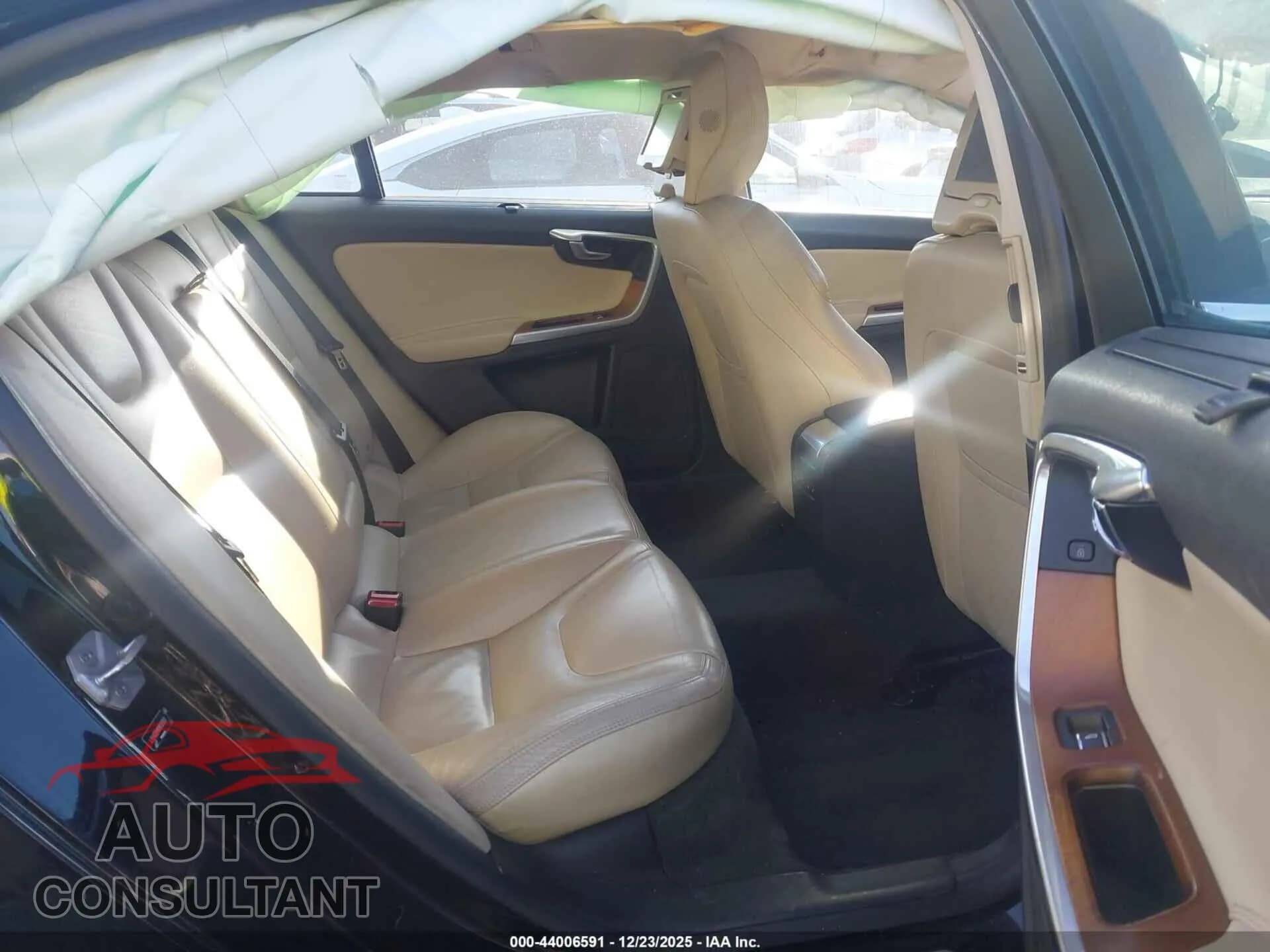 2017 VOLVO S60 INSCRIPTION Damaged VIN LYV402HM8HB126951 – undercarriage 2017 VOLVO S60 INSCRIPTION Damaged VIN LYV402HM8HB126951 – undercarriage