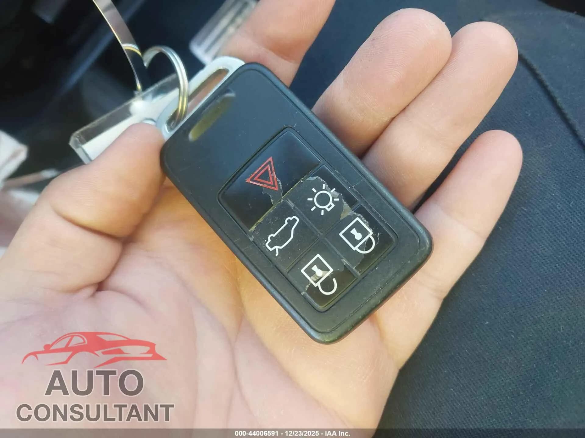 2017 VOLVO S60 INSCRIPTION Damaged VIN LYV402HM8HB126951 – photo 11 2017 VOLVO S60 INSCRIPTION Damaged VIN LYV402HM8HB126951 – photo 11