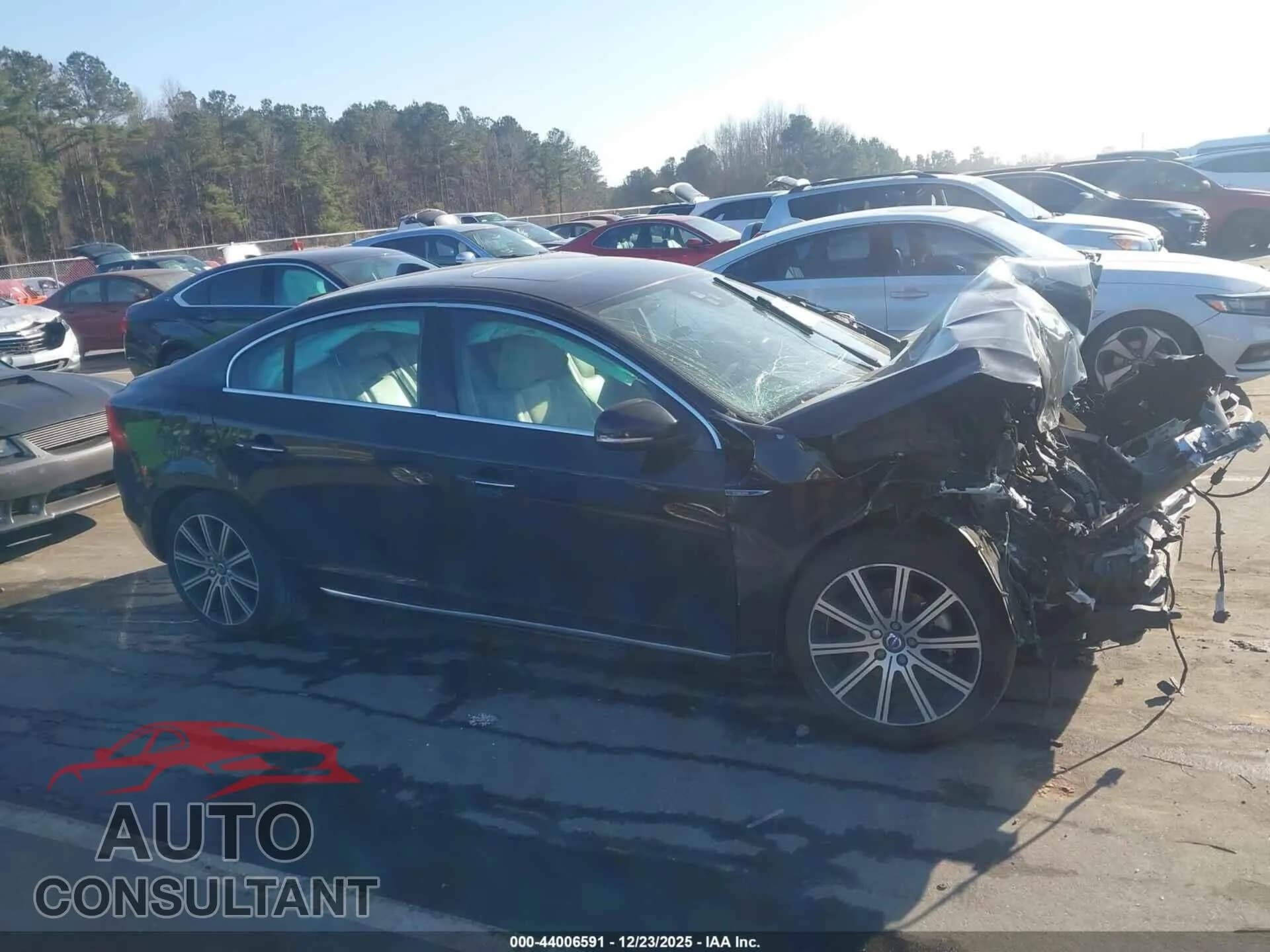 2017 VOLVO S60 INSCRIPTION Damaged VIN LYV402HM8HB126951 – photo 13 2017 VOLVO S60 INSCRIPTION Damaged VIN LYV402HM8HB126951 – photo 13