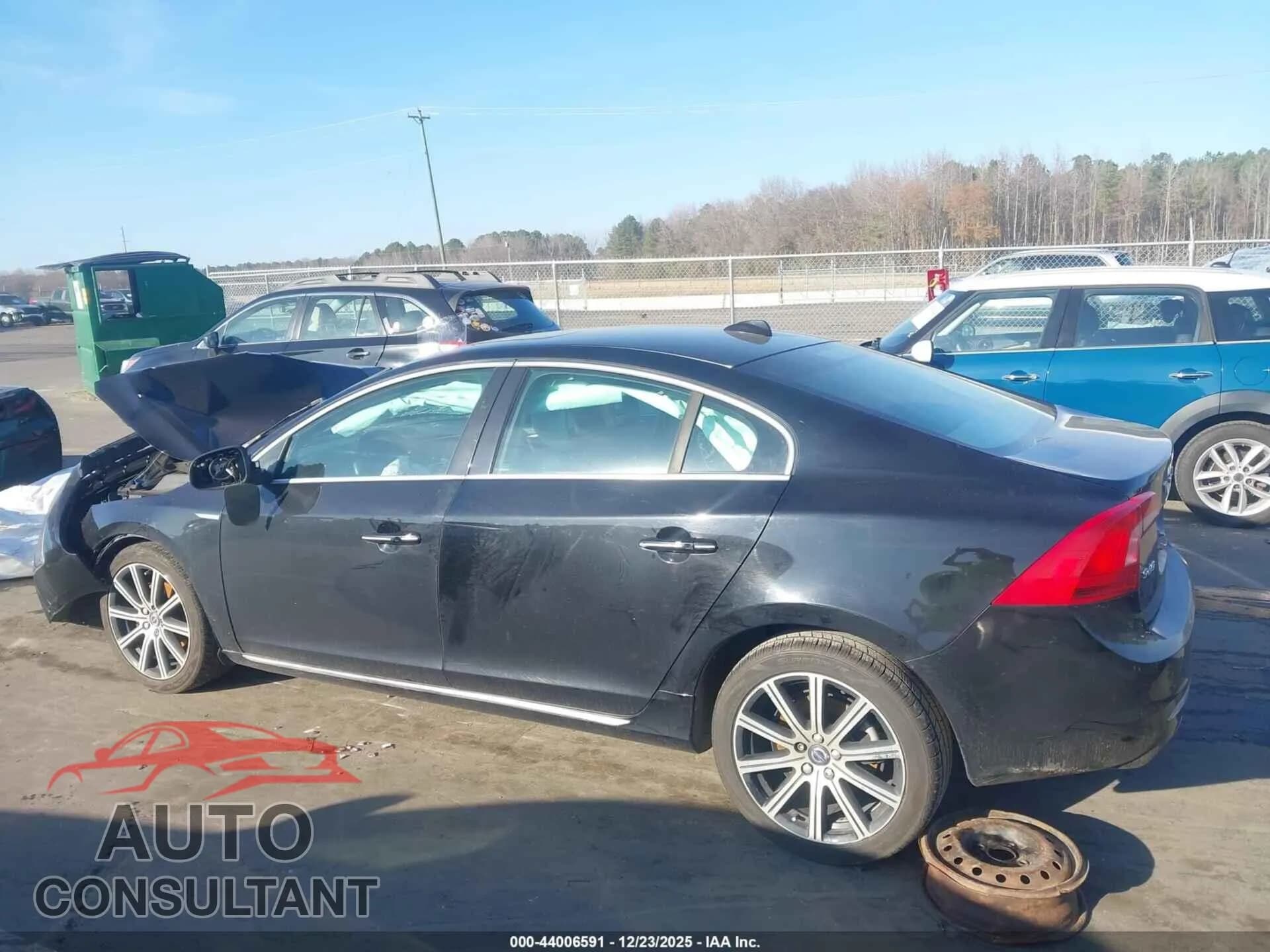 2017 VOLVO S60 INSCRIPTION Damaged VIN LYV402HM8HB126951 – photo 14 2017 VOLVO S60 INSCRIPTION Damaged VIN LYV402HM8HB126951 – photo 14