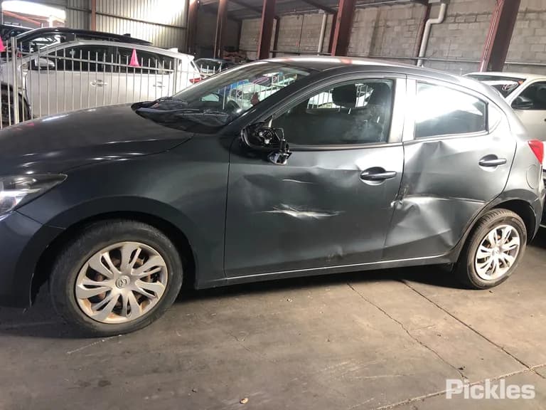 2014 Mazda 2 - VIN MM0DJ2HAA0W106902 2014 Mazda 2 VIN MM0DJ2HAA0W106902