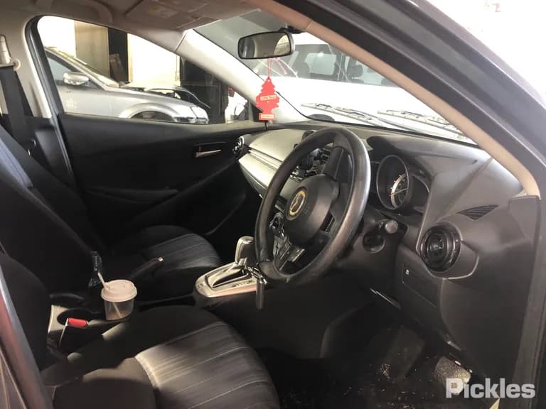 2014 Mazda 2 Used VIN MM0DJ2HAA0W106902 – dashboard 2014 Mazda 2 Used VIN MM0DJ2HAA0W106902 – dashboard