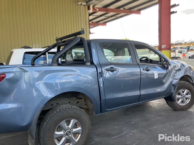 2015 Mazda BT-50 Used VIN MM0UR0YF100487358 – rear exterior 2015 Mazda BT-50 Used VIN MM0UR0YF100487358 – rear exterior