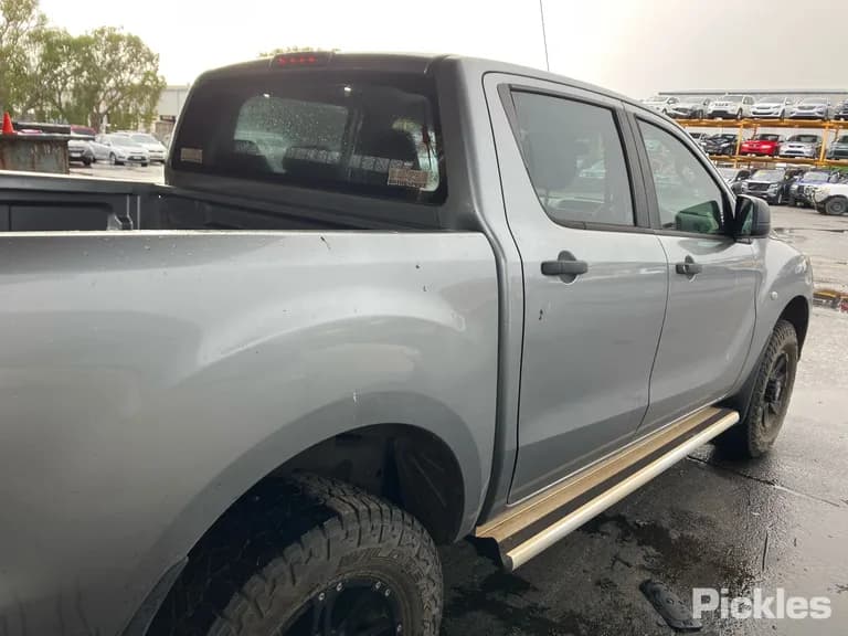 2017 Mazda BT-50 Used VIN MM0UR0YG100679357 – interior seats 2017 Mazda BT-50 Used VIN MM0UR0YG100679357 – interior seats