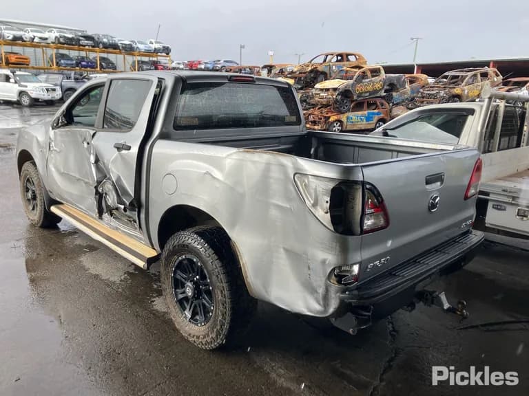 2017 Mazda BT-50 Used VIN MM0UR0YG100679357 – engine bay 2017 Mazda BT-50 Used VIN MM0UR0YG100679357 – engine bay