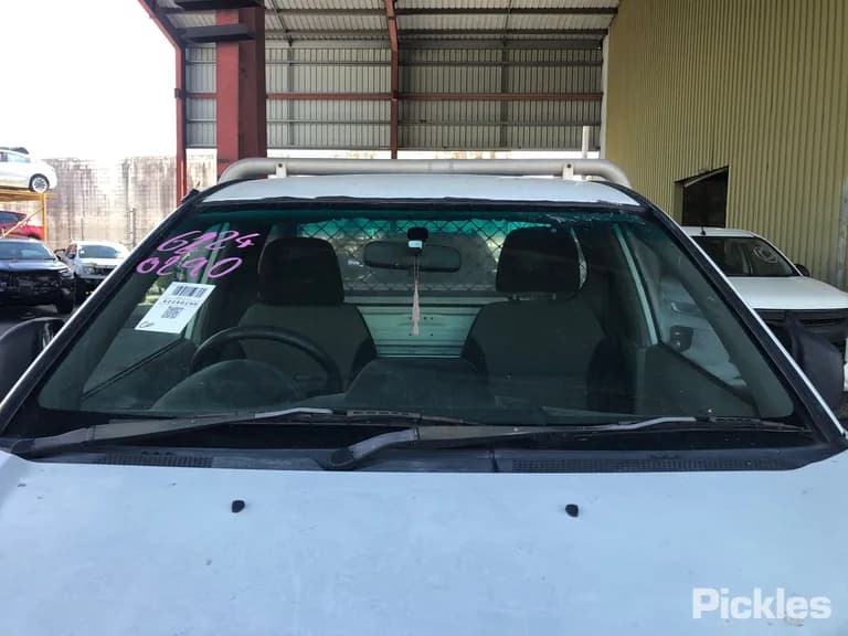 2013 Mitsubishi Triton Used VIN MMAENKA40DD009029 – exterior detail 2013 Mitsubishi Triton Used VIN MMAENKA40DD009029 – exterior detail