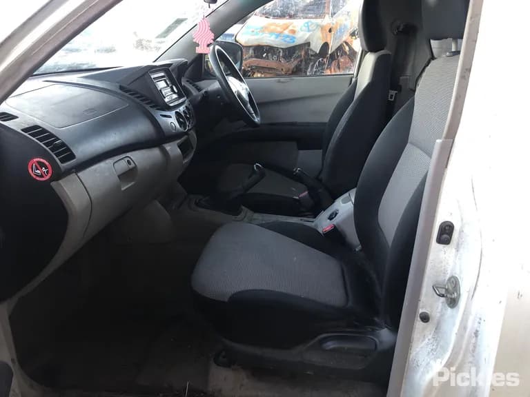 2013 Mitsubishi Triton Used VIN MMAENKA40DD009029 – photo 11 2013 Mitsubishi Triton Used VIN MMAENKA40DD009029 – photo 11