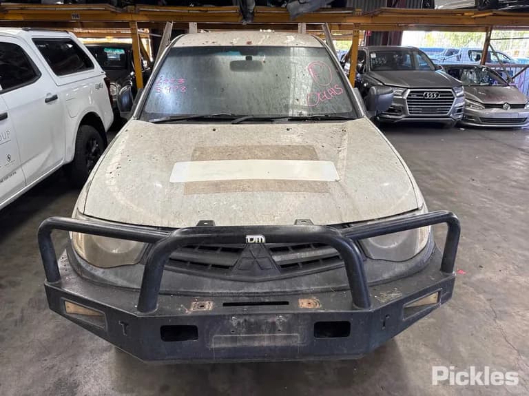 2013 Mitsubishi Triton Used VIN MMAENKA50DD004065 – side profile 2013 Mitsubishi Triton Used VIN MMAENKA50DD004065 – side profile