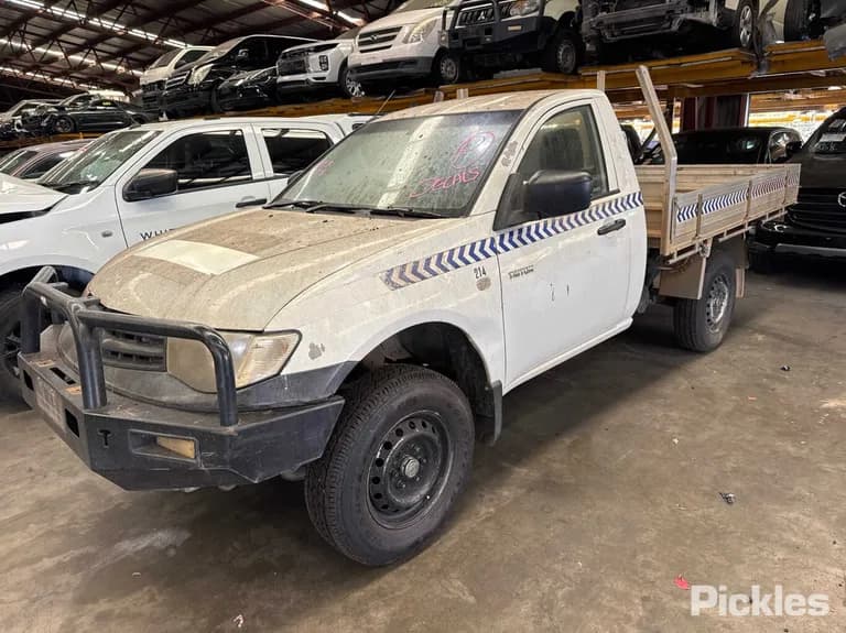 2013 Mitsubishi Triton Used VIN MMAENKA50DD004065 – undercarriage 2013 Mitsubishi Triton Used VIN MMAENKA50DD004065 – undercarriage