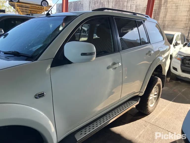 2013 Mitsubishi Challenger Used VIN MMAGYKH40EF000931 – front exterior 2013 Mitsubishi Challenger Used VIN MMAGYKH40EF000931 – front exterior