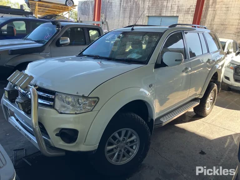 2013 Mitsubishi Challenger Used VIN MMAGYKH40EF000931 – rear exterior 2013 Mitsubishi Challenger Used VIN MMAGYKH40EF000931 – rear exterior