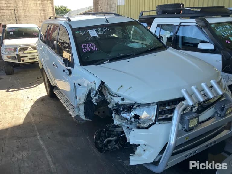 2013 Mitsubishi Challenger Used VIN MMAGYKH40EF000931 – interior seats 2013 Mitsubishi Challenger Used VIN MMAGYKH40EF000931 – interior seats