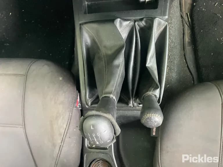2013 Mitsubishi Triton Used VIN MMAJNKB40DD007367 – trunk area 2013 Mitsubishi Triton Used VIN MMAJNKB40DD007367 – trunk area