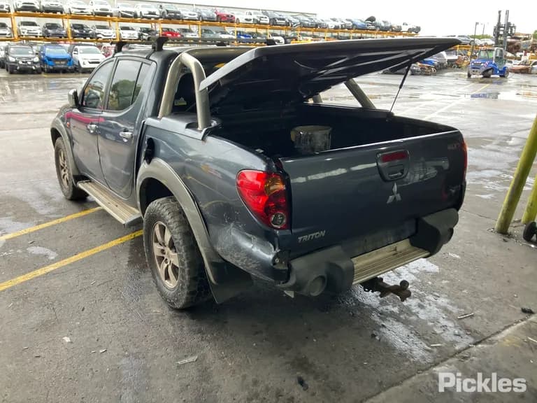2009 Mitsubishi Triton Used VIN MMAJNKB909D012778 – engine bay 2009 Mitsubishi Triton Used VIN MMAJNKB909D012778 – engine bay