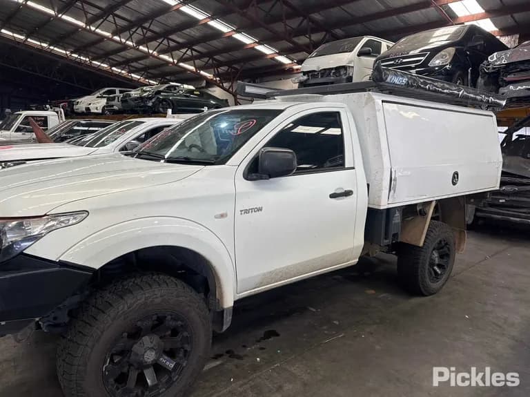 2017 Mitsubishi Triton - VIN MMAYJKL10JH003680 2017 Mitsubishi Triton VIN MMAYJKL10JH003680