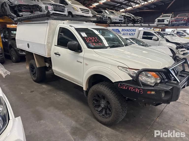 2017 Mitsubishi Triton Used VIN MMAYJKL10JH003680 – engine bay 2017 Mitsubishi Triton Used VIN MMAYJKL10JH003680 – engine bay