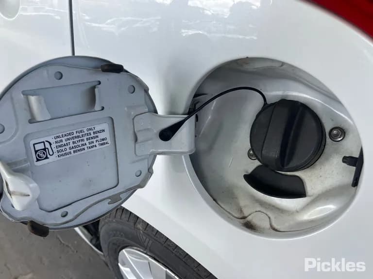 2013 Suzuki Swift Used VIN MMSHZC82S00104016 – interior seats 2013 Suzuki Swift Used VIN MMSHZC82S00104016 – interior seats