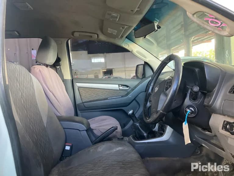 2014 Holden Colorado Used VIN MMU147DK0EH630037 – trunk area 2014 Holden Colorado Used VIN MMU147DK0EH630037 – trunk area