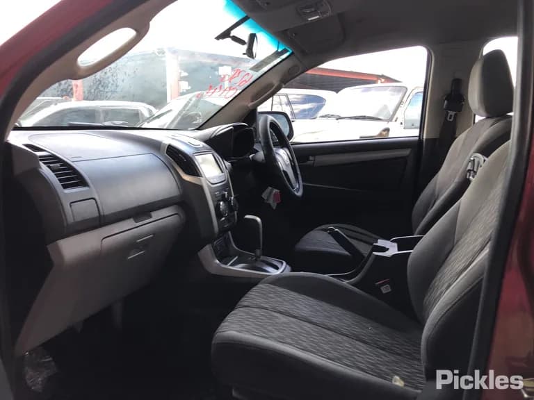 2016 Holden Colorado Used VIN MMU147DK0GH647996 – trunk area 2016 Holden Colorado Used VIN MMU147DK0GH647996 – trunk area
