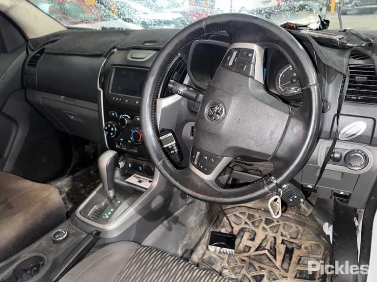 2015 Holden Colorado Used VIN MMU148DK0FH611054 – engine bay 2015 Holden Colorado Used VIN MMU148DK0FH611054 – engine bay