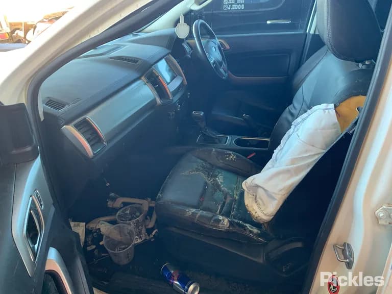 2020 Ford Everest Used VIN MNAAXXMAWALK27221 – interior seats 2020 Ford Everest Used VIN MNAAXXMAWALK27221 – interior seats