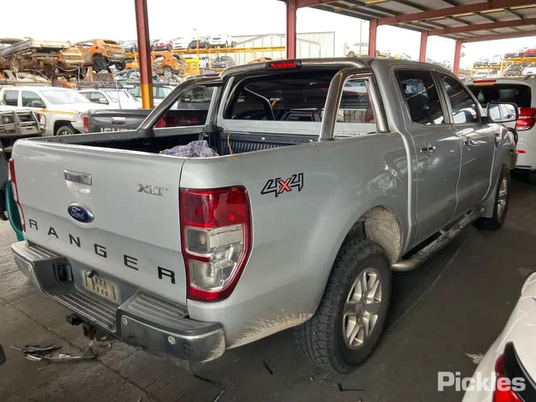 2014 Ford Ranger Used VIN MNAUMFF50EW274702 – trunk area 2014 Ford Ranger Used VIN MNAUMFF50EW274702 – trunk area