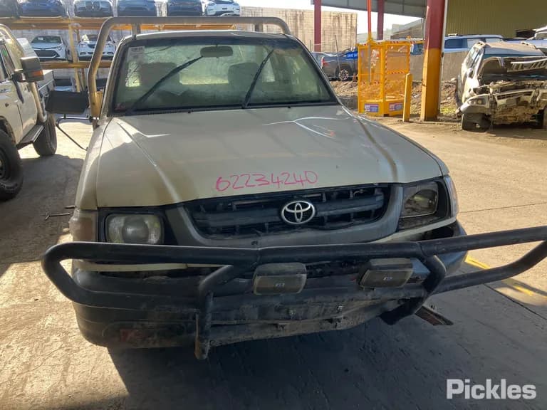 2003 Toyota Hilux Used VIN MR031LNE908002139 – trunk area 2003 Toyota Hilux Used VIN MR031LNE908002139 – trunk area