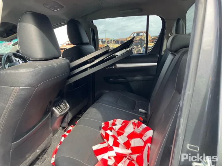 2024 Toyota Hilux Used VIN MR0BA3CD600088768 – trunk area 2024 Toyota Hilux Used VIN MR0BA3CD600088768 – trunk area