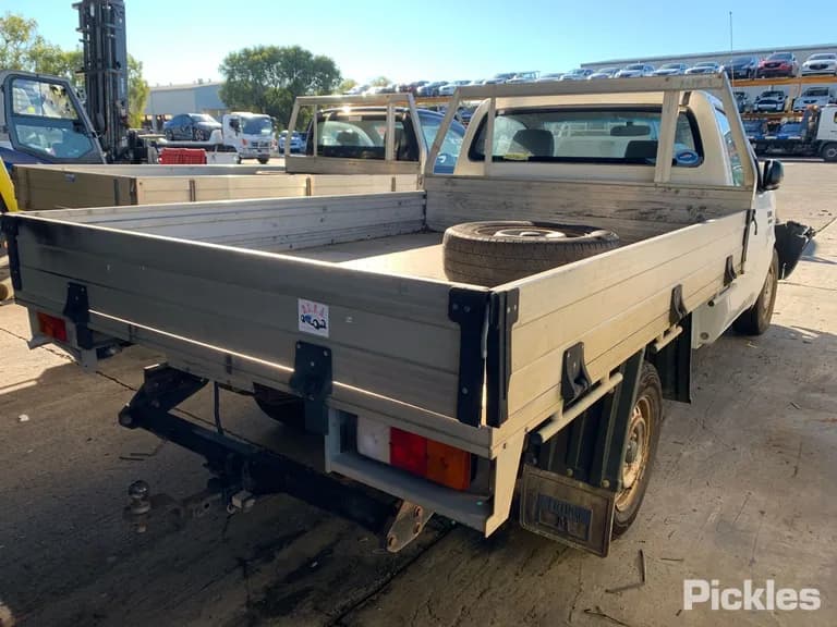 2005 Toyota Hilux Used VIN MR0CU12G400002336 – side profile 2005 Toyota Hilux Used VIN MR0CU12G400002336 – side profile