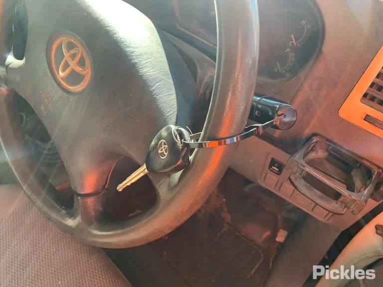 2005 Toyota Hilux Used VIN MR0CU12G400002336 – photo 19 2005 Toyota Hilux Used VIN MR0CU12G400002336 – photo 19