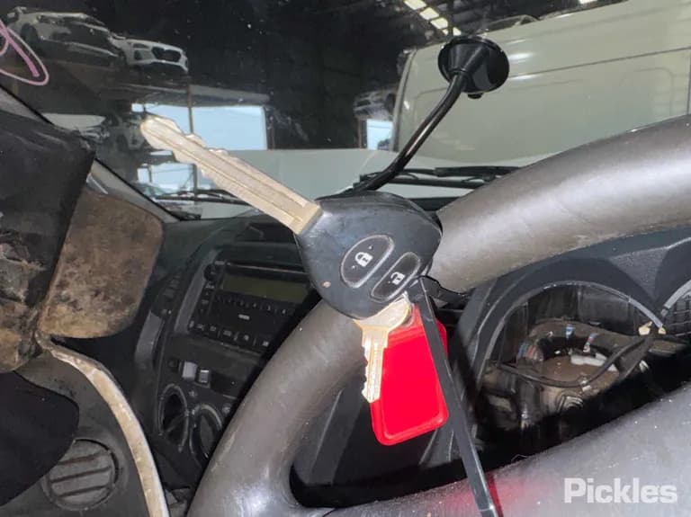 2008 Toyota Hilux Used VIN MR0CU12G800006728 – interior seats 2008 Toyota Hilux Used VIN MR0CU12G800006728 – interior seats