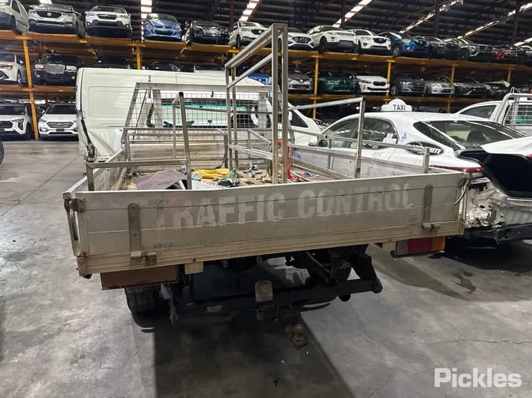 2008 Toyota Hilux Used VIN MR0CU12G800006728 – engine bay 2008 Toyota Hilux Used VIN MR0CU12G800006728 – engine bay