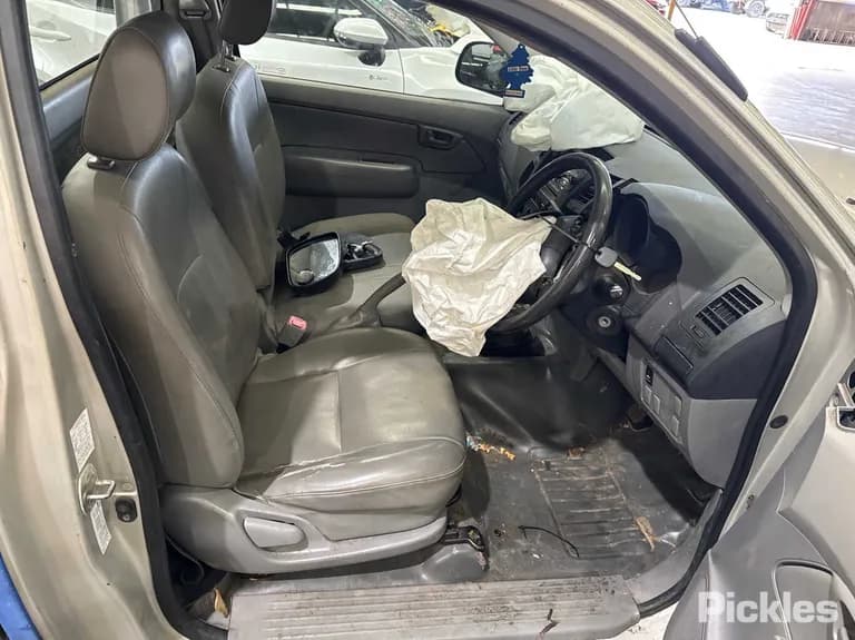 2011 Toyota Hilux Used VIN MR0CX12G700071870 – photo 13 2011 Toyota Hilux Used VIN MR0CX12G700071870 – photo 13
